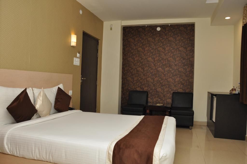 York Inn Lucknow Club Room