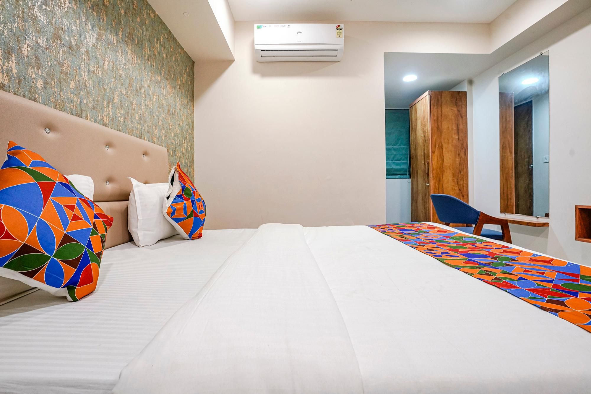 FabHotel SR Naroda - Nr. SP Ring Road Deluxe Room