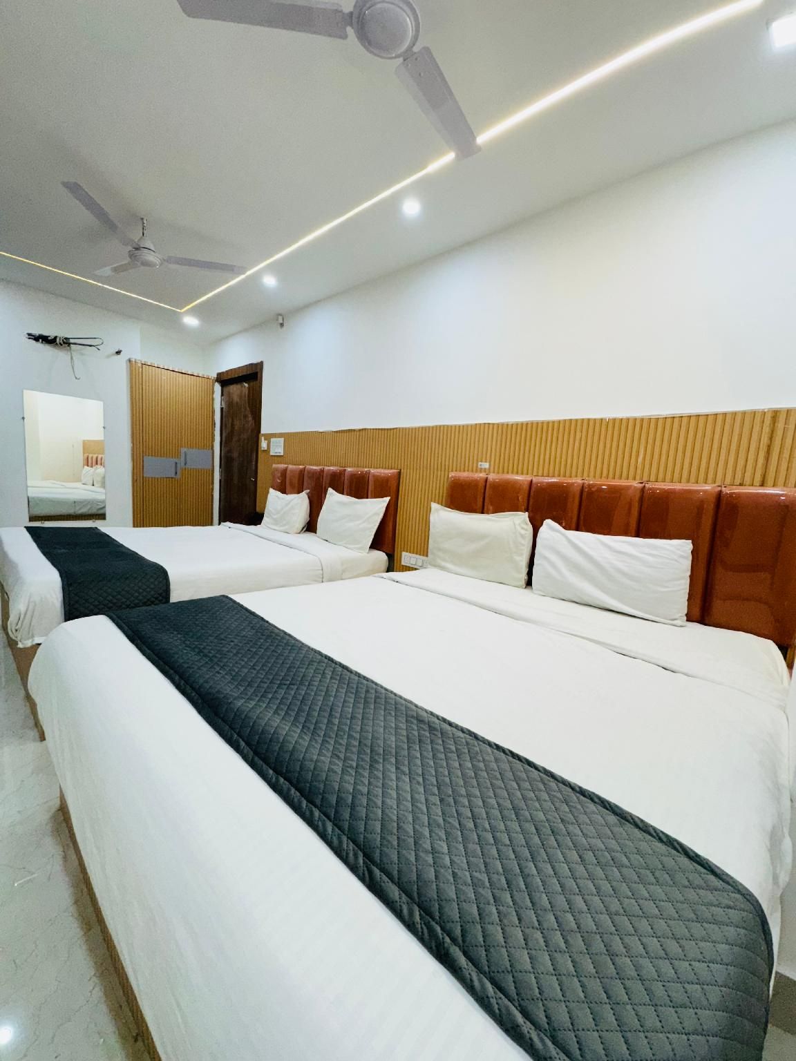 Hotel Krishna Continental Super Deluxe Room 3