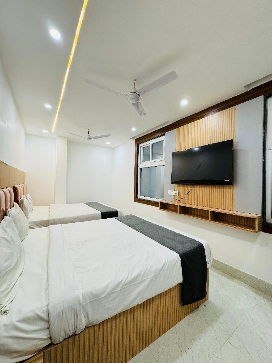 Hotel Krishna Continental Super Deluxe Room 2