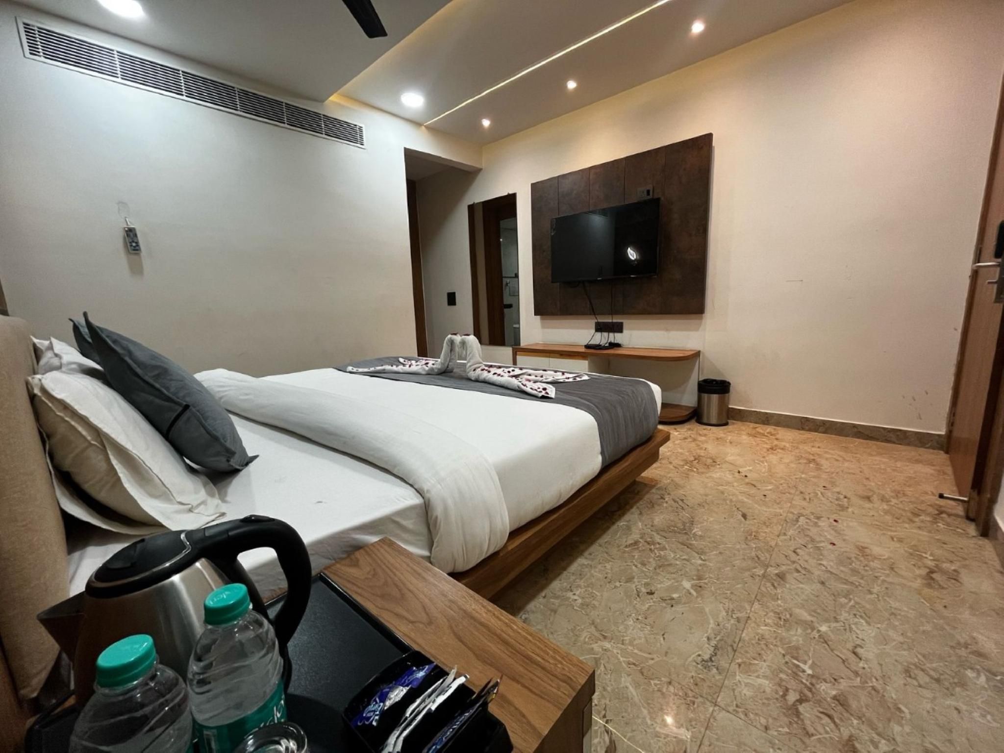 Hotel Maxsun Gwalior Double Bed Room With Air conditioning 2