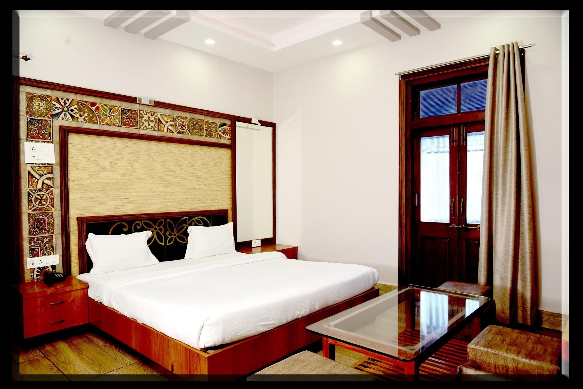 Hotel Mani Deluxe Double Bed 2