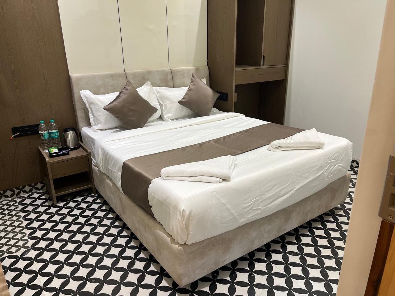 Hotel Prince Garden Daman Economy Room