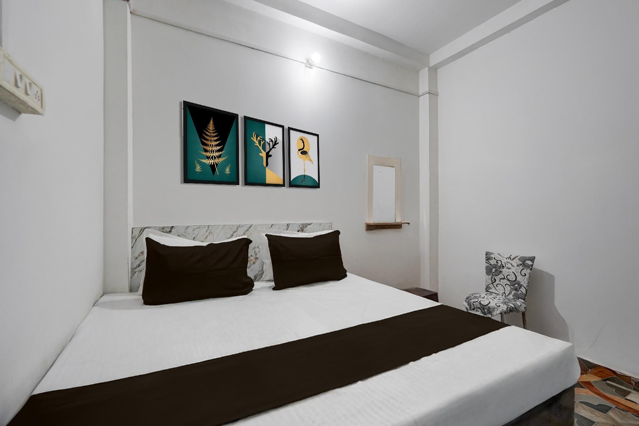 Hotel O by OYO RV Classic Triple Room