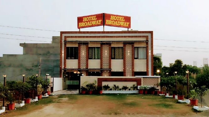   Goroomgo Broadway Amritsar 