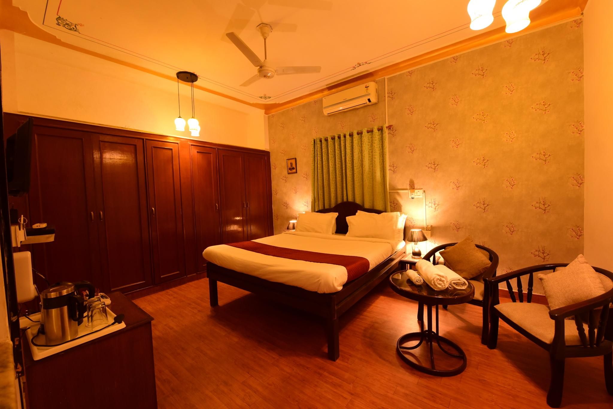 Super Deluxe Double with Bathtub