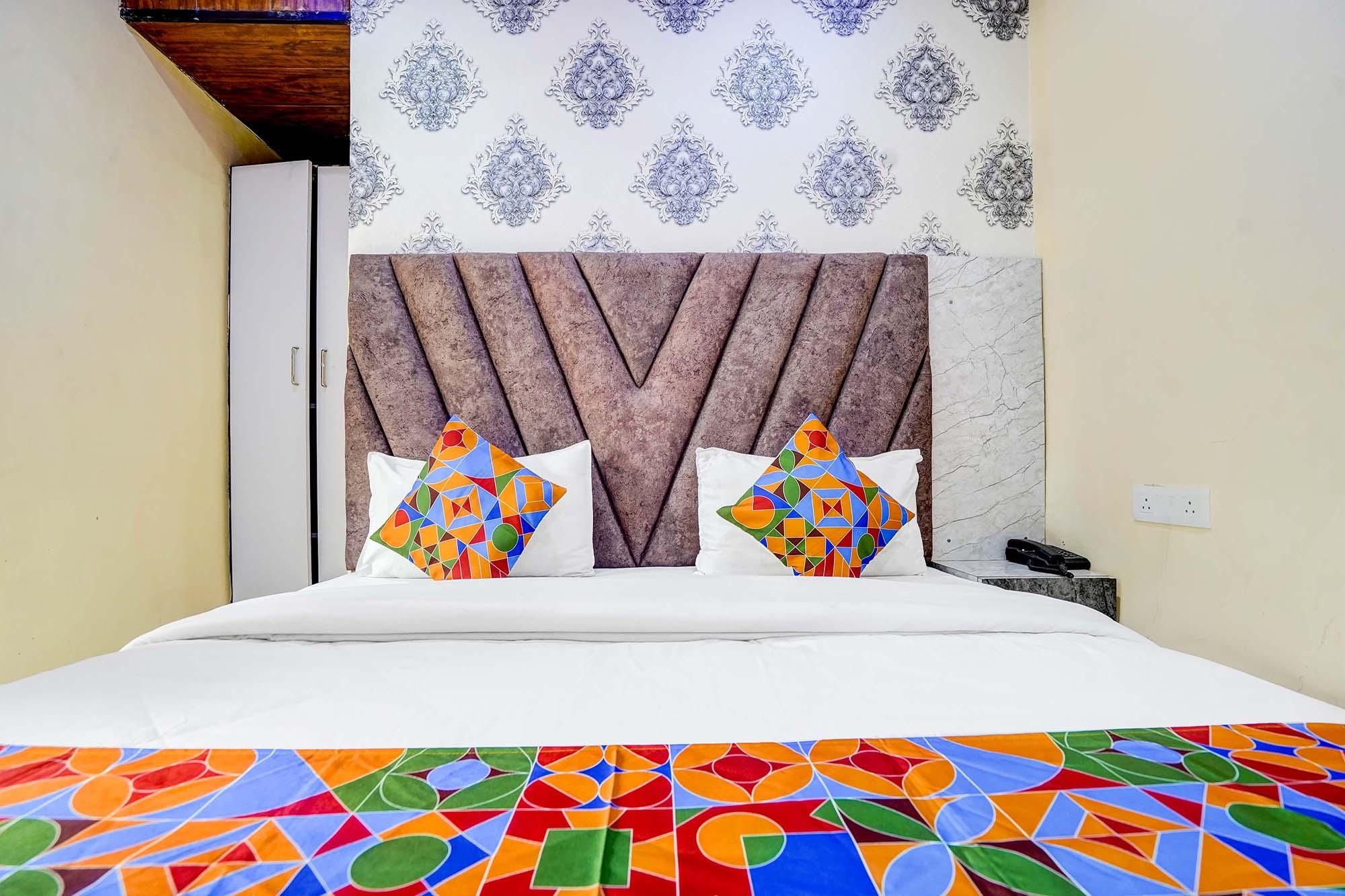 Fabhotel Ratraksh Deluxe Room