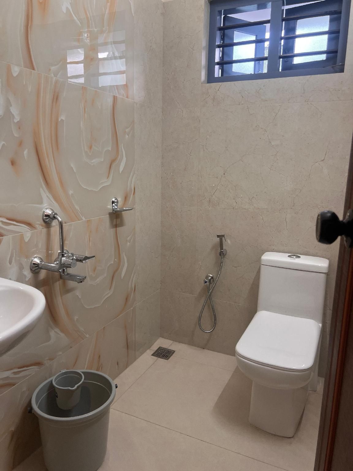 Vallimony Luxury Stays- Padmanabhaswamy temple Double Room 2