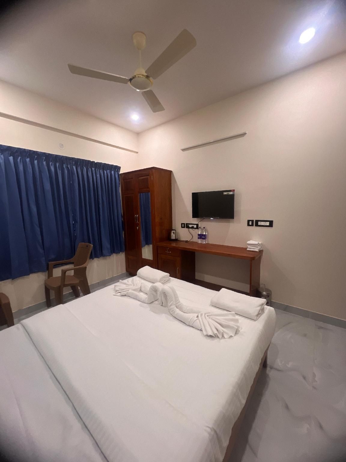 Vallimony Luxury Stays- Padmanabhaswamy temple Double Room