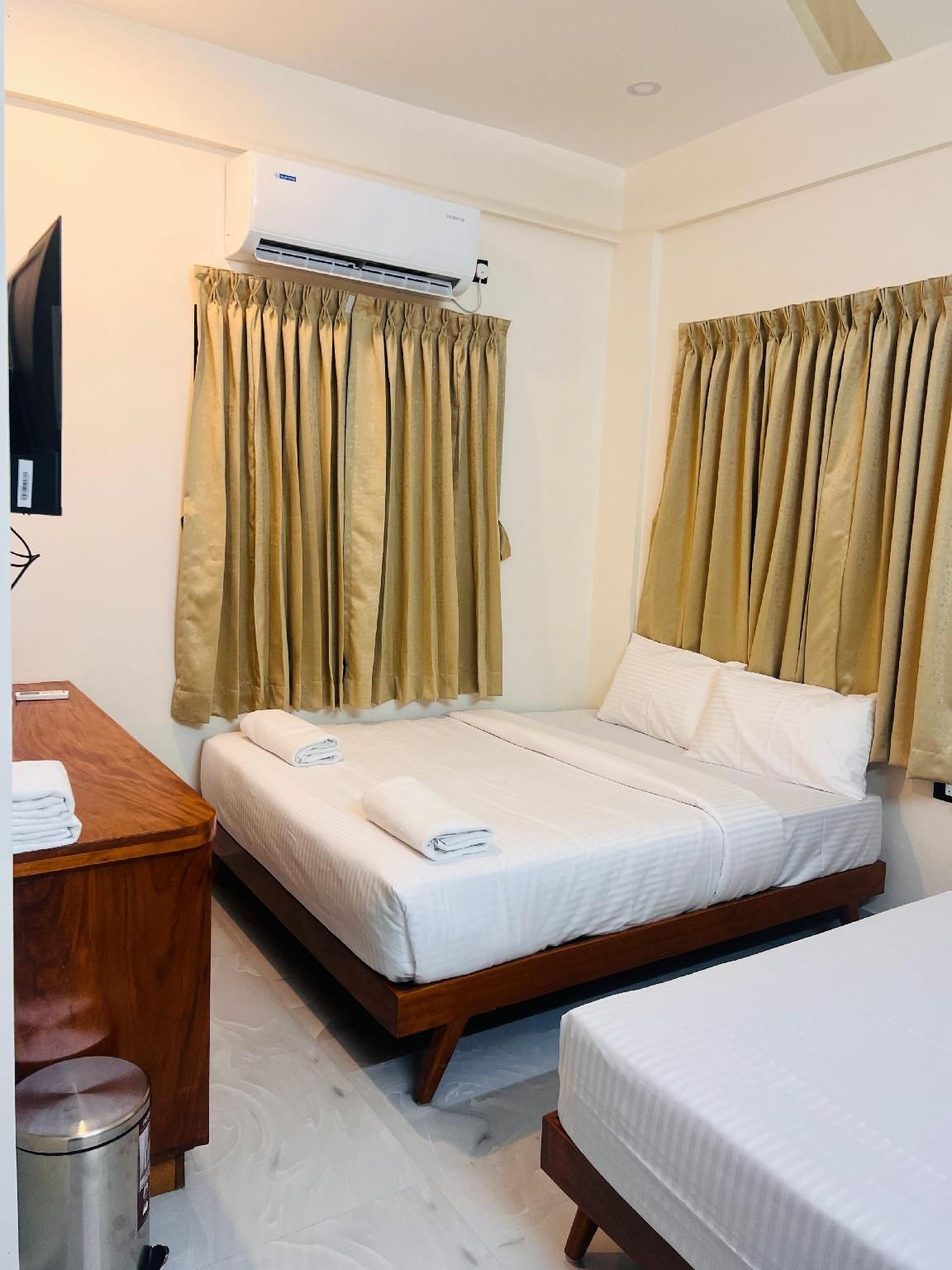 Vallimony Luxury Stays- Padmanabhaswamy temple Family Deluxe 2