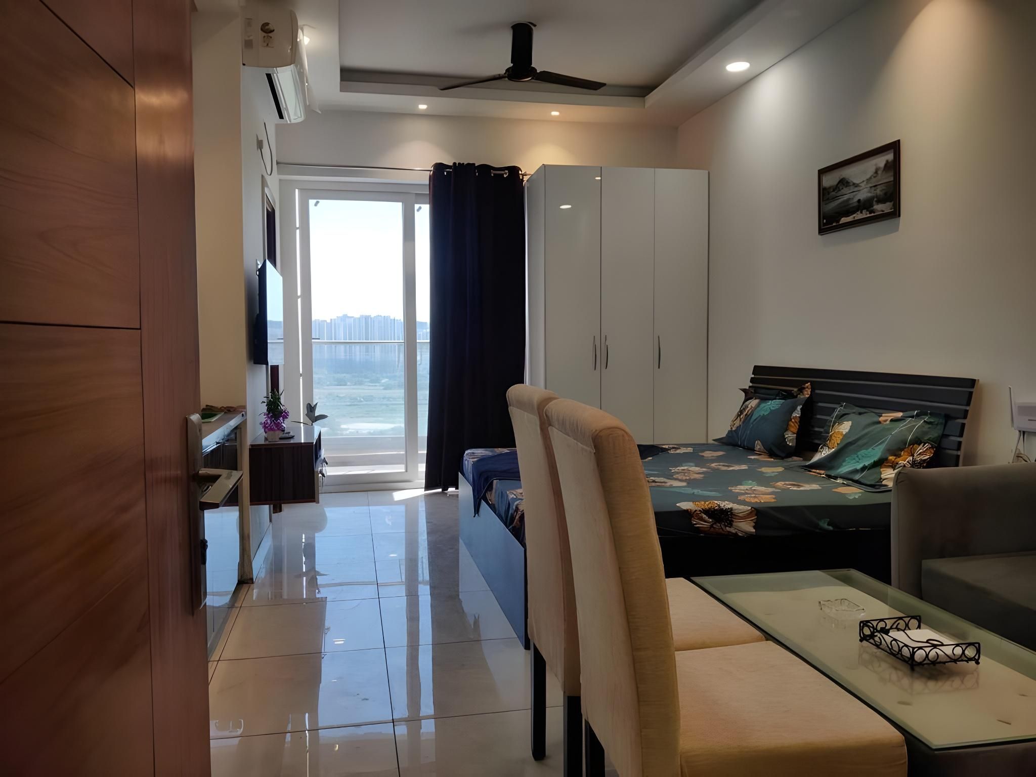 Minimalistic High Rise Stay-Couple Friendly Studio Apartment 5