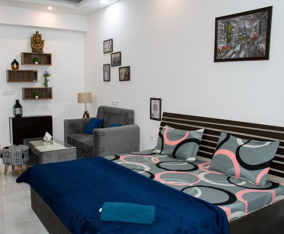 Minimalistic High Rise Stay-Couple Friendly Studio Apartment 3