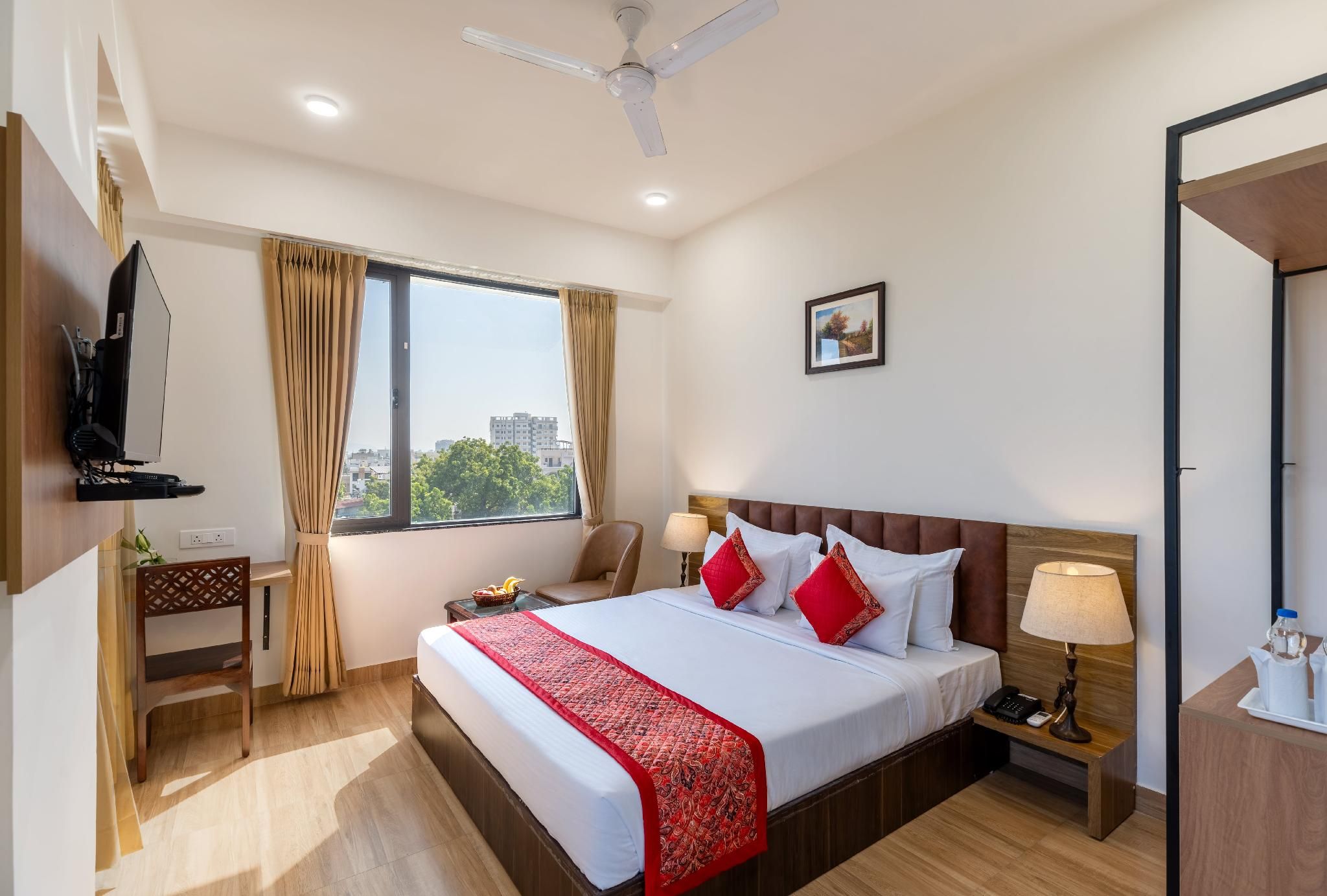 Hotel De Glance - Udaipuri Restaurant I Terrace Swimming pool I Banquet Superior King Room 2