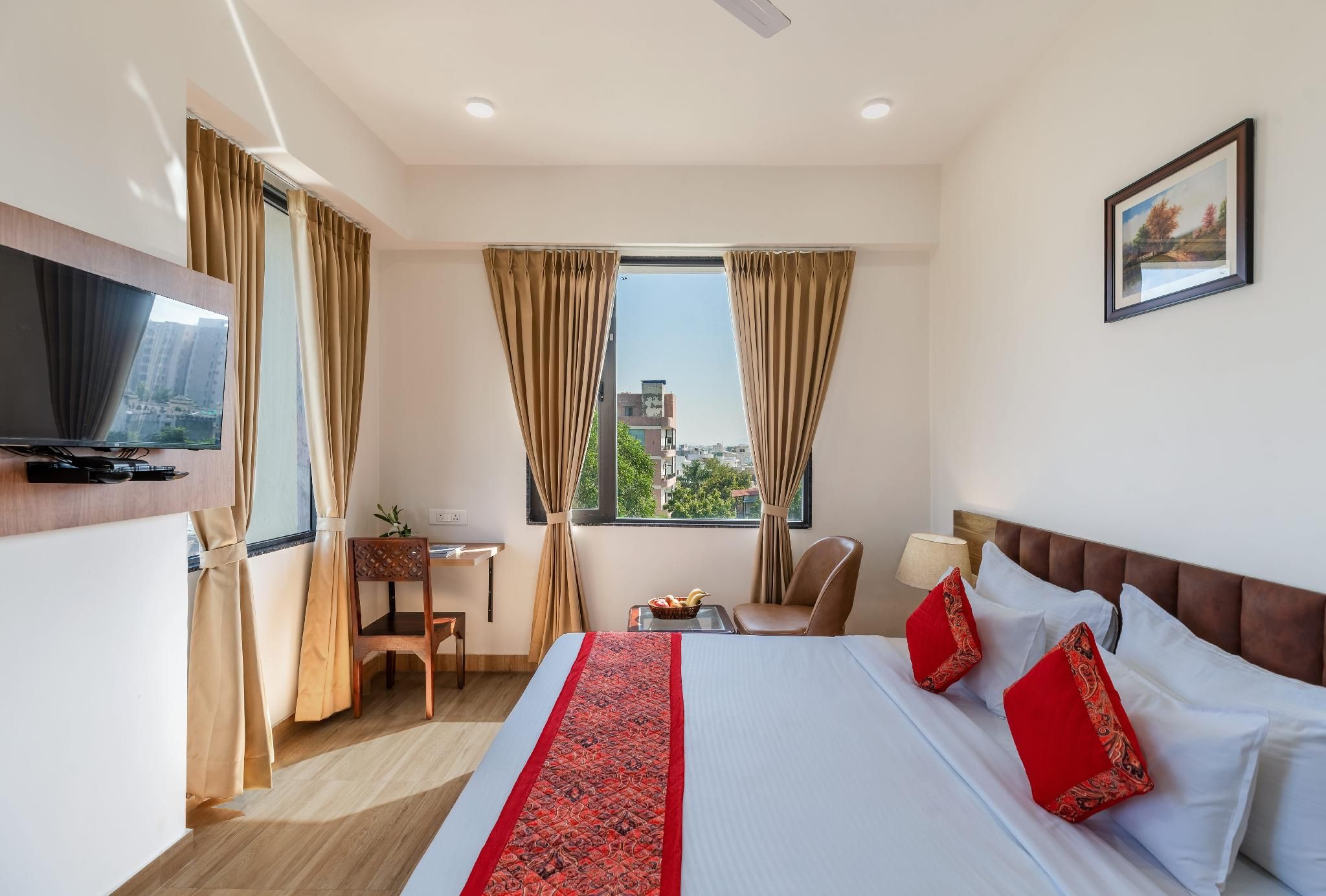 Hotel De Glance - Udaipuri Restaurant I Terrace Swimming pool I Banquet Superior King Room