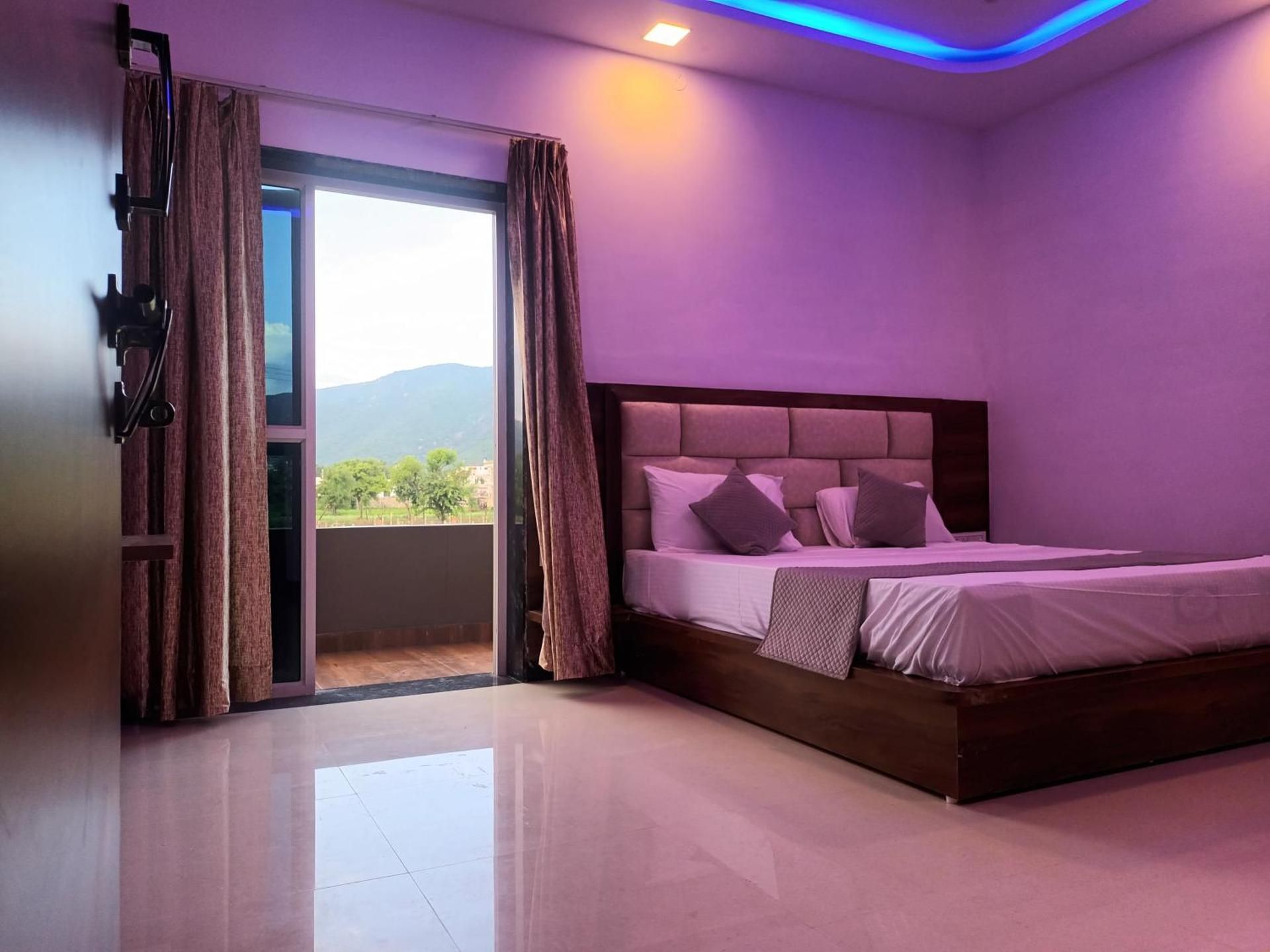 Braham Vatika Resort Super Deluxe Double Room with Balcony 3