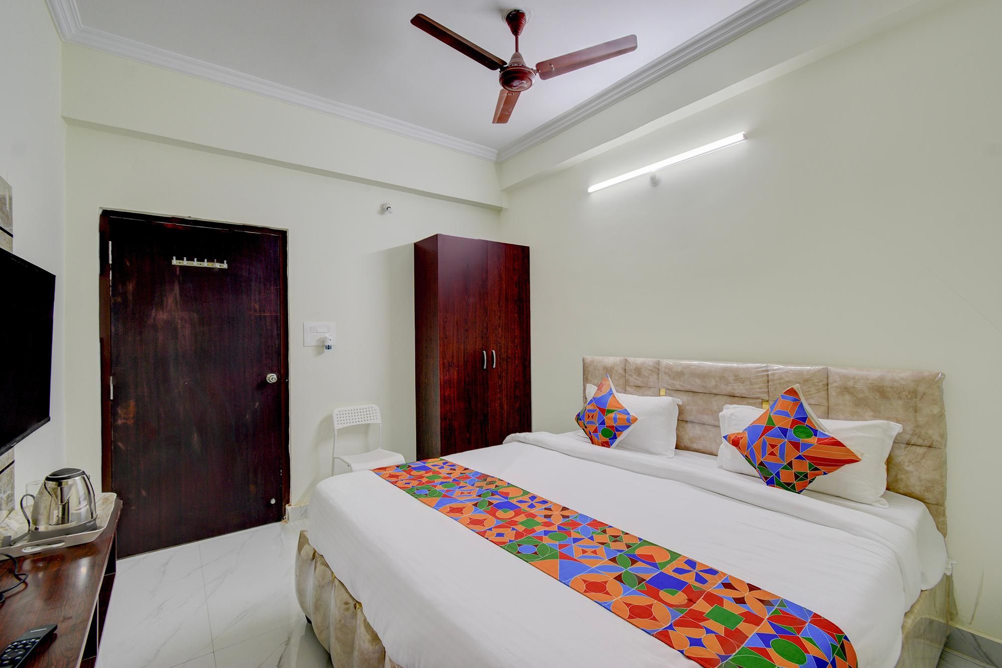 Fabhotel Honey Grand Deluxe Room 2