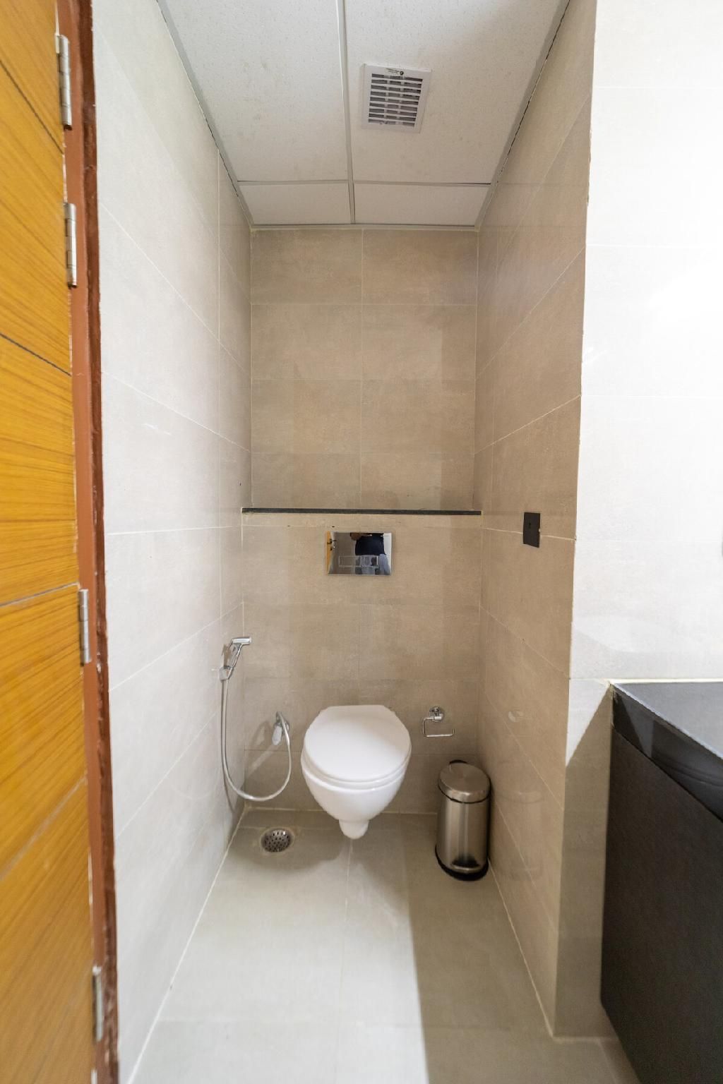 Peaceful  Nature Inspired   Well Equpped Kitchen