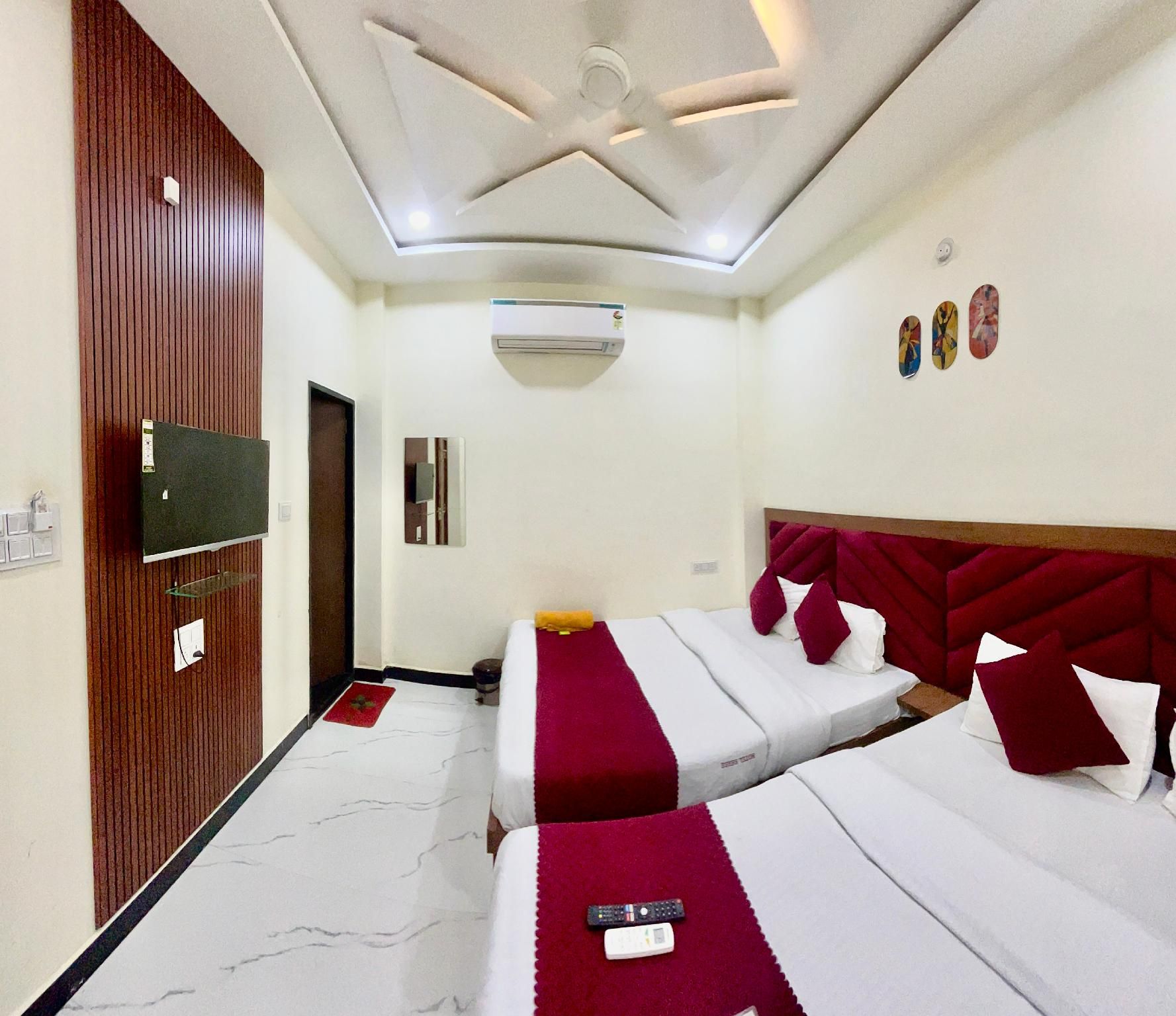 Hotel Shree Luxury family room 3