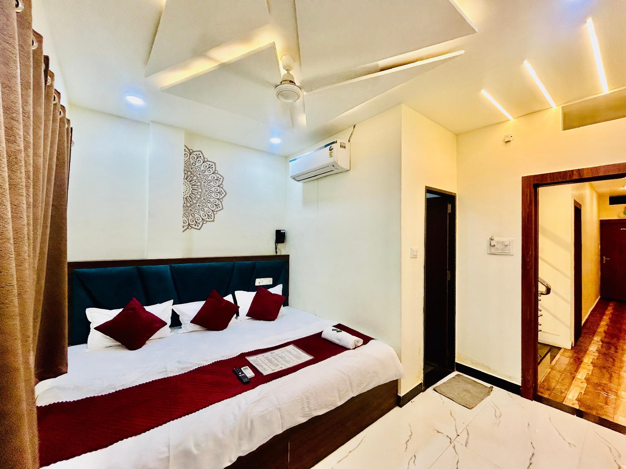 Hotel Shree Deluxe Triple