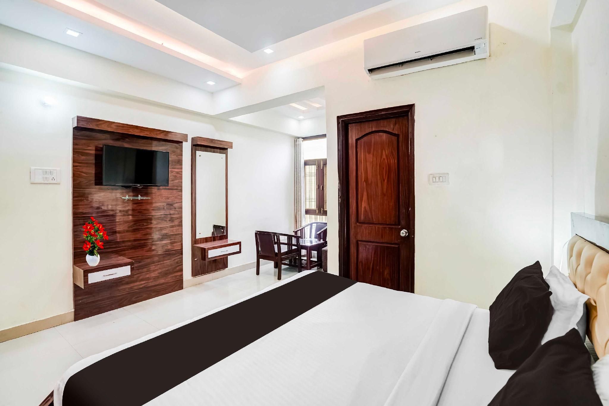 Collection O Lucknow Vrindavan Yojna Bus Stand Standard Double Room 2