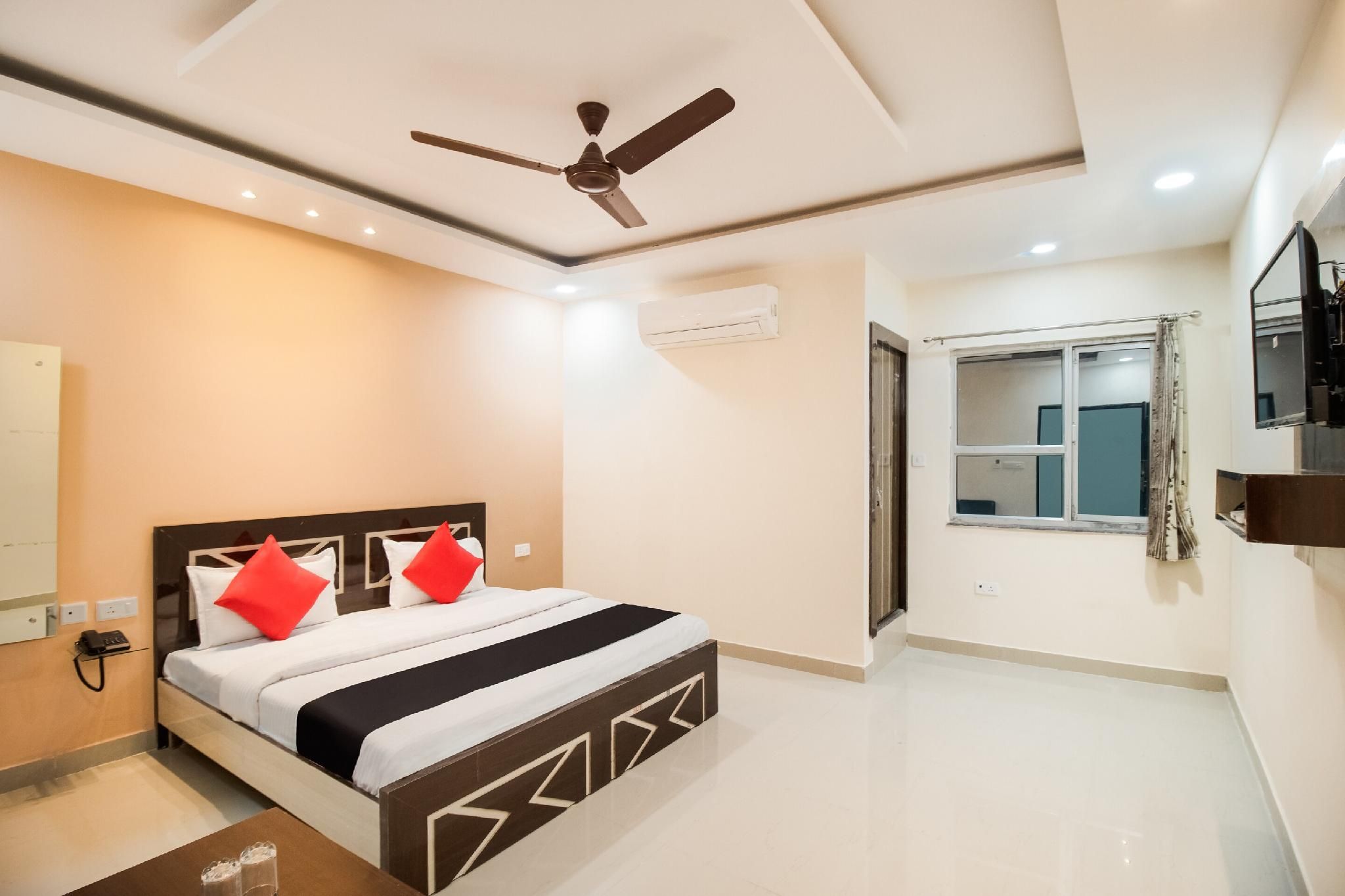 HOTEL O RADHIKA PALACE Classic Double or Twin 3