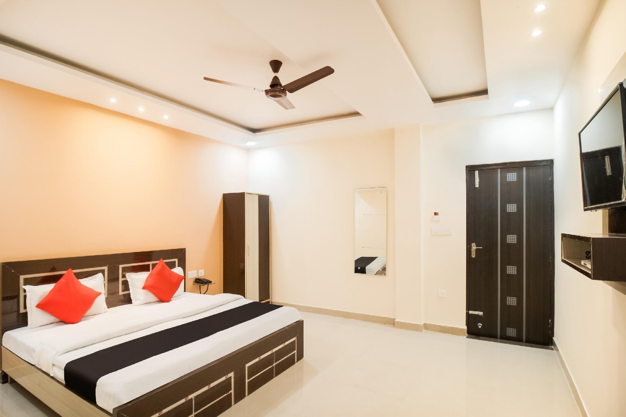 HOTEL O RADHIKA PALACE Classic Double or Twin 2