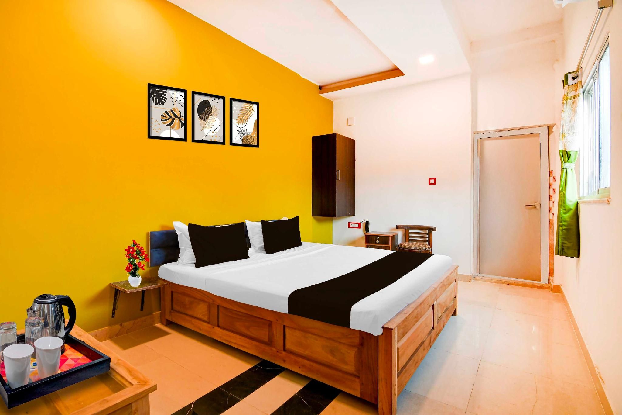 Hotel O Kolkata Padmapukur Lake Classic Triple Room