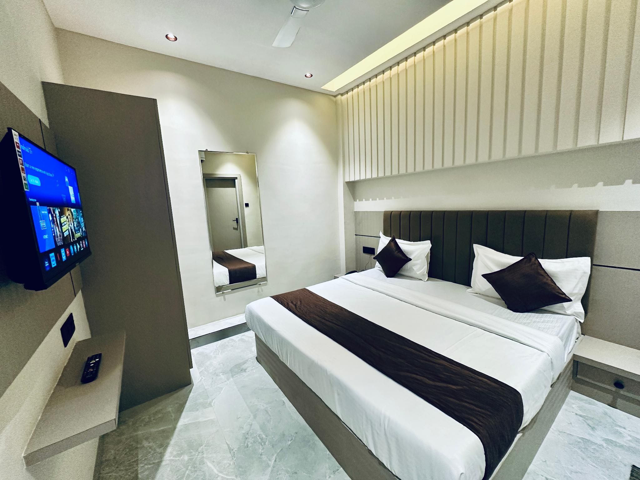 Hotel Balaji Inn, Ayodhya Bypass Classic Room 2