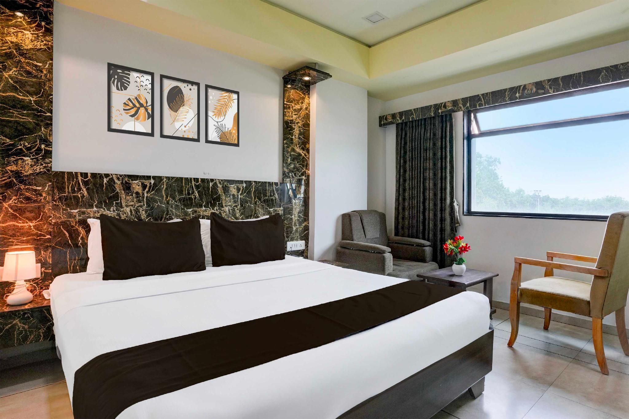 Townhouse Oak Gujarat Ganesh Chowkdi Bus Station Classic Triple Room 2