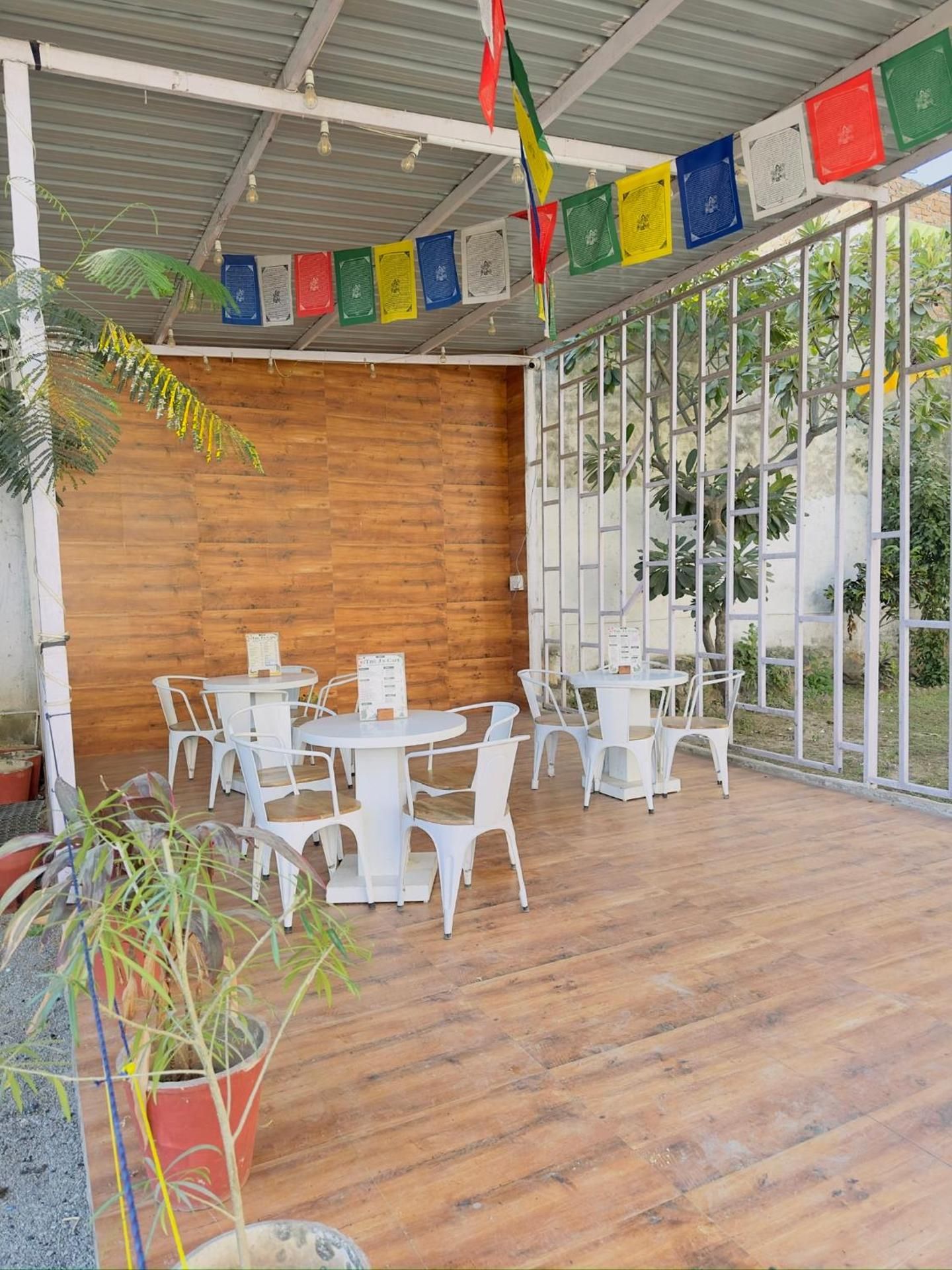 The JS CAFE AND HOSTEL