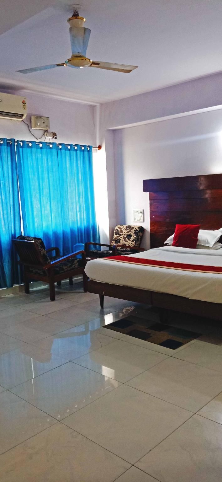 Hotel Sai Arcade Deluxe Double Room with Air Conditioning 2