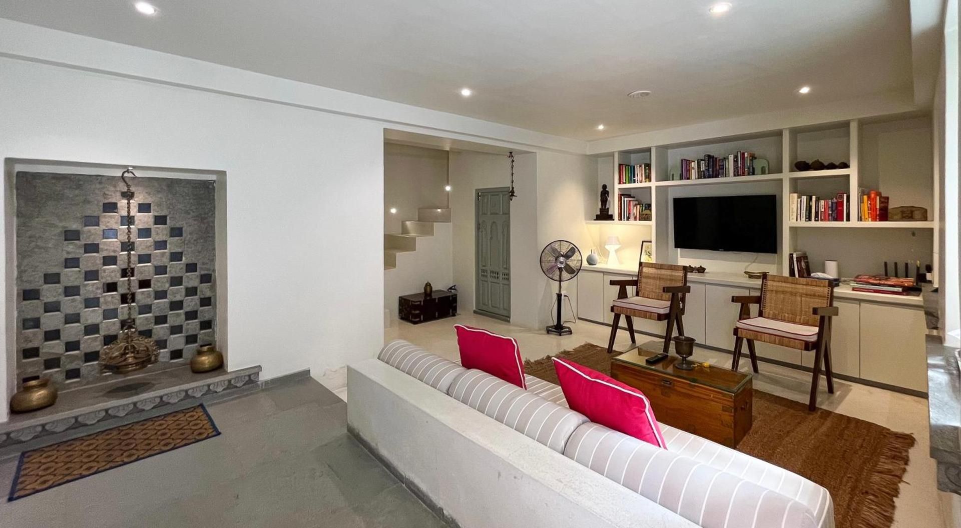 Shared lounge/TV area