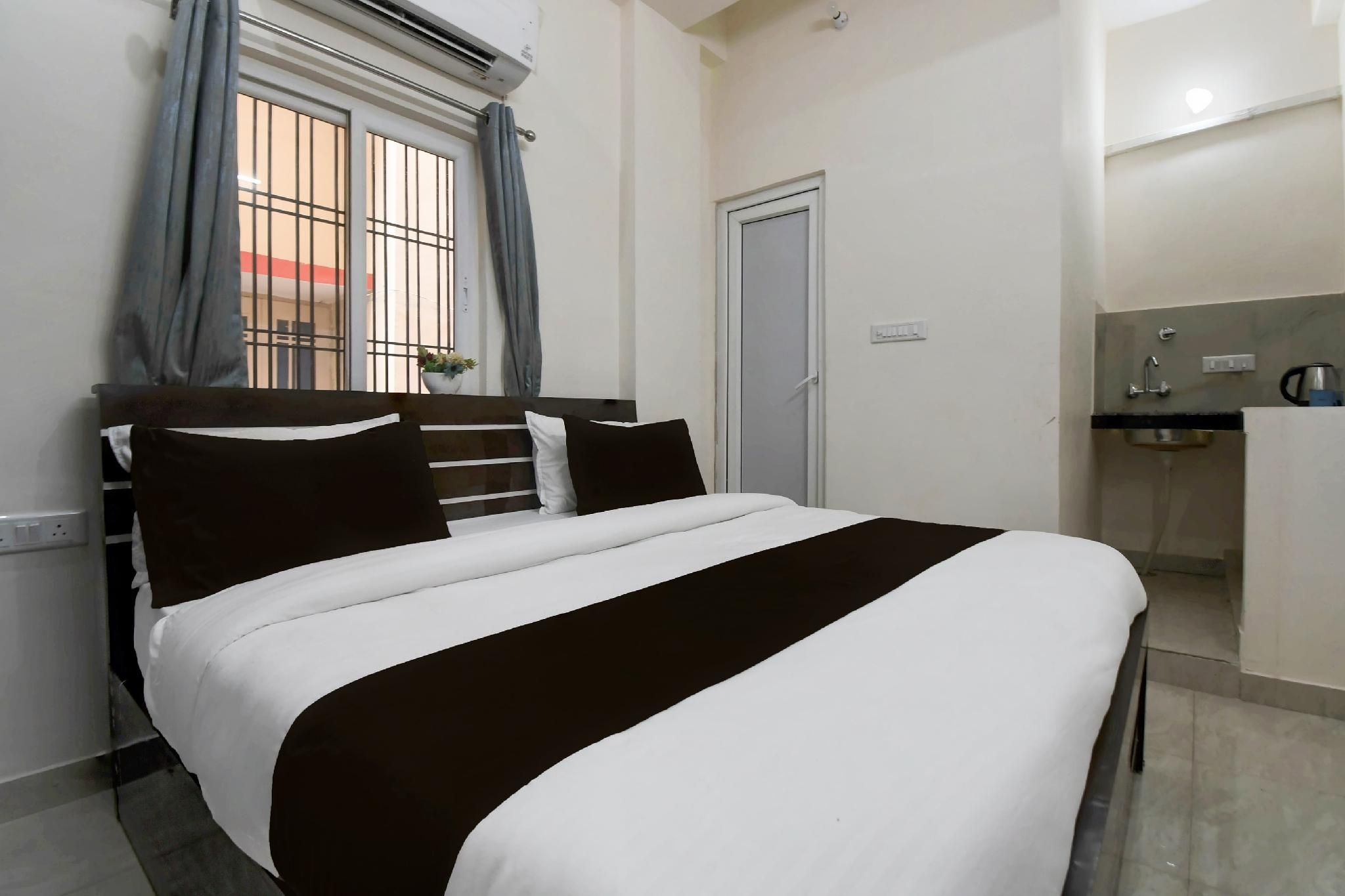 Hotel O Shubham Paradise Classic Triple Room 2