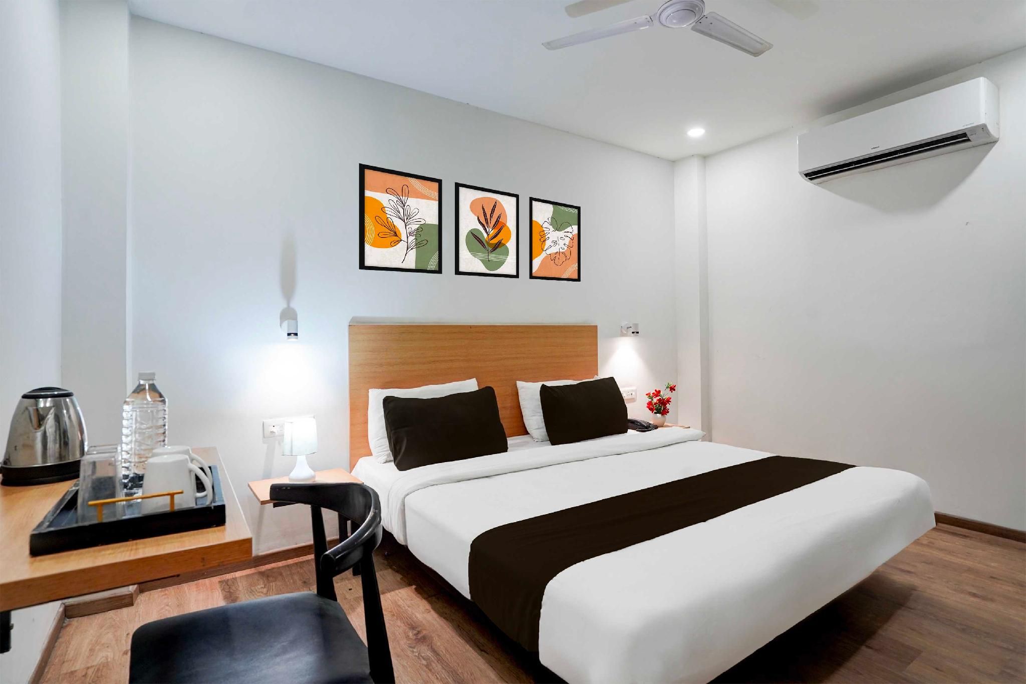 Townhouse Oak Gomti Nagar Healthcity Vistaar Classic Triple Room 2