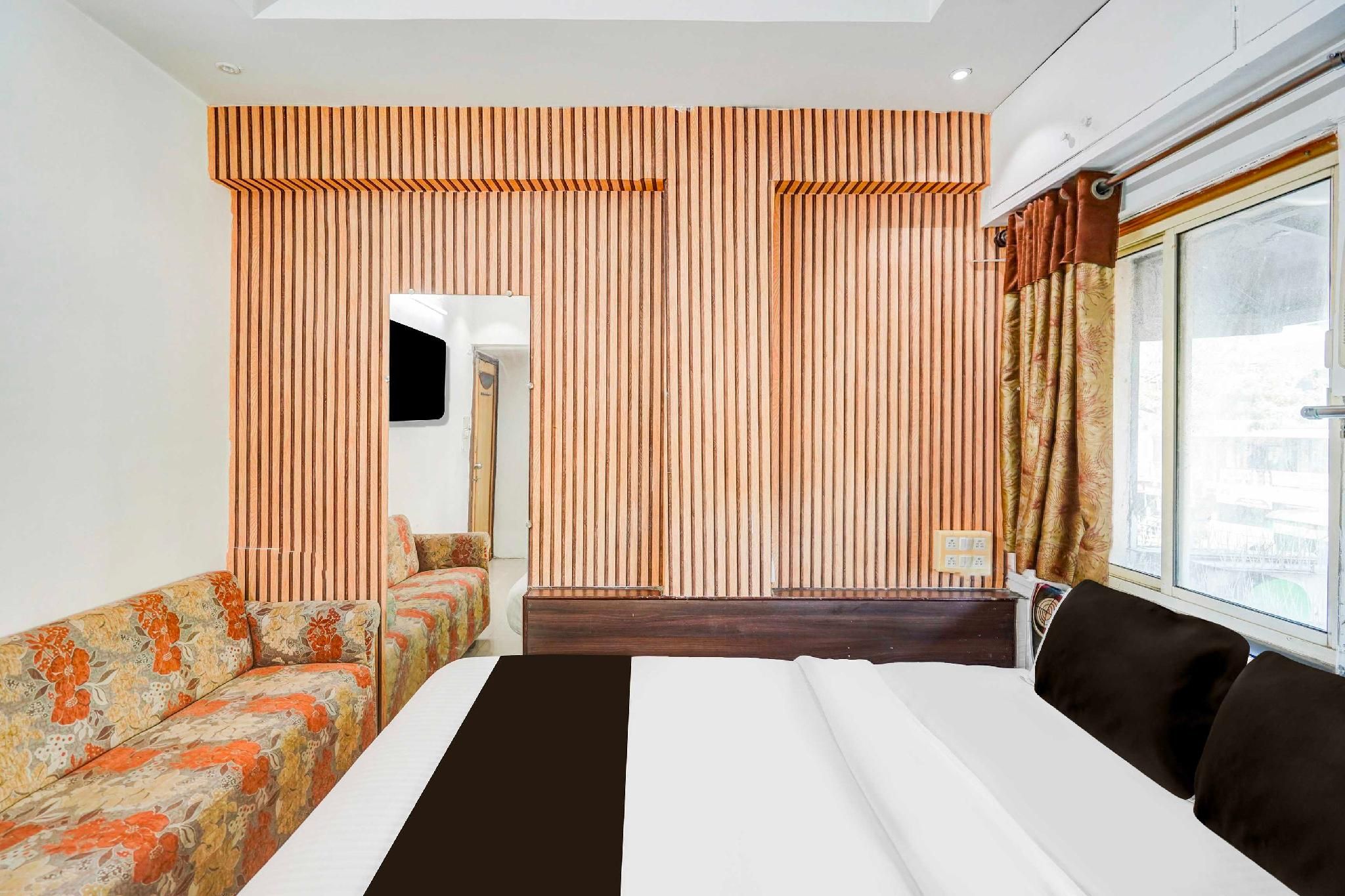 Hotel O Maninagar Railway Station Classic Triple Room