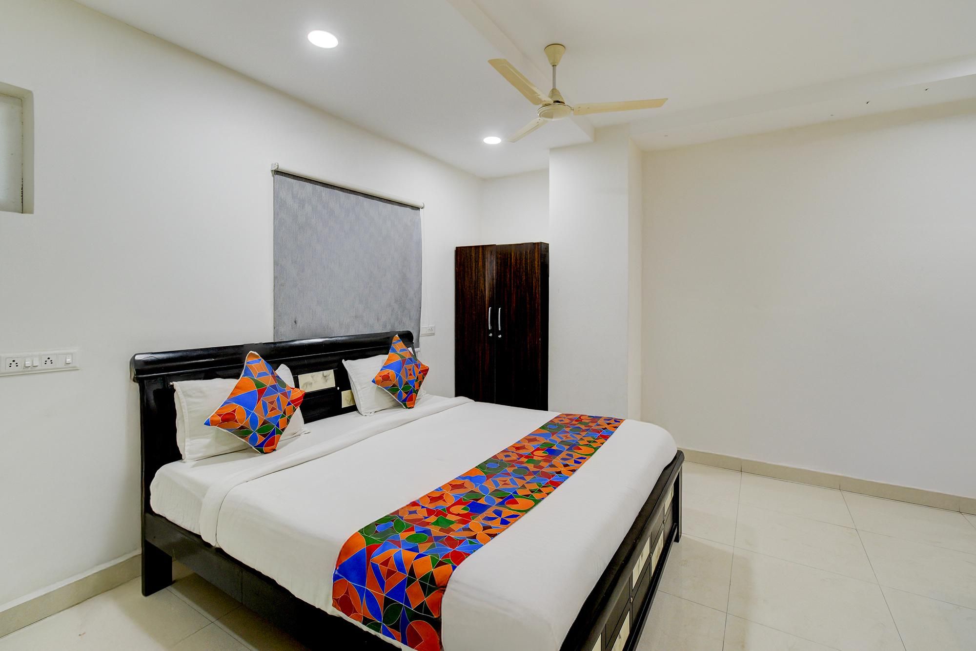 Fabhotel Pgr Guest Inn Deluxe Room 2