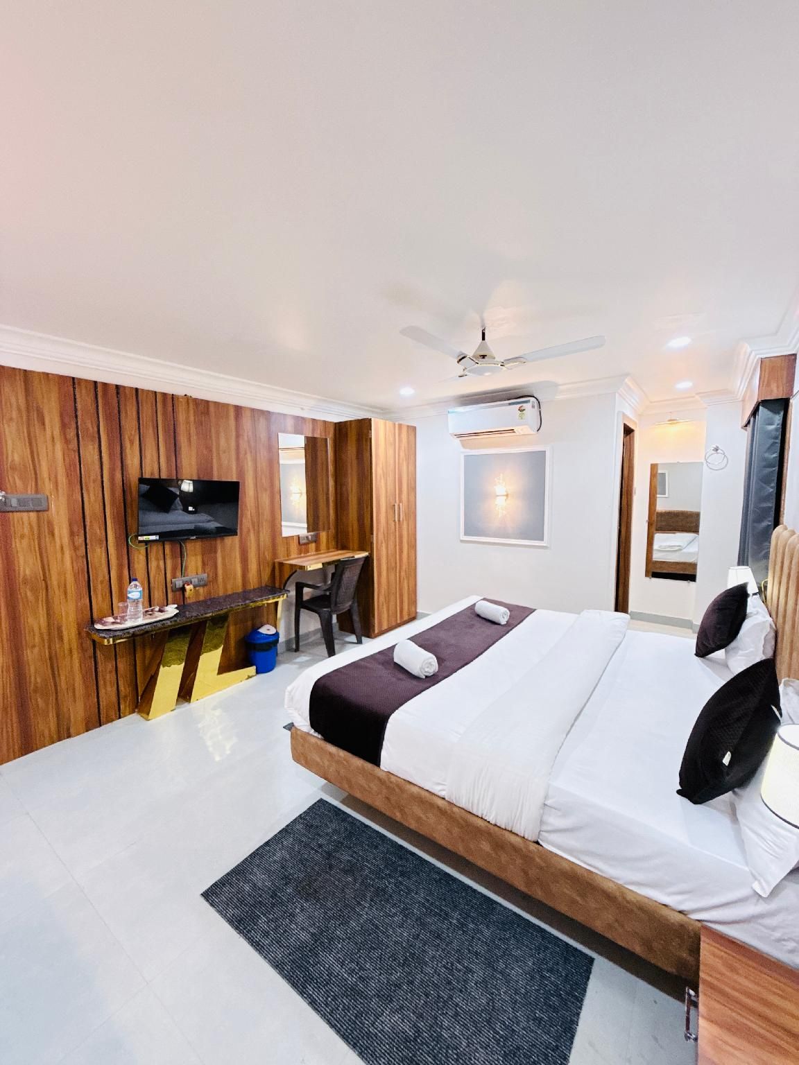 Hotel JK palace Deluxe Double Room 2