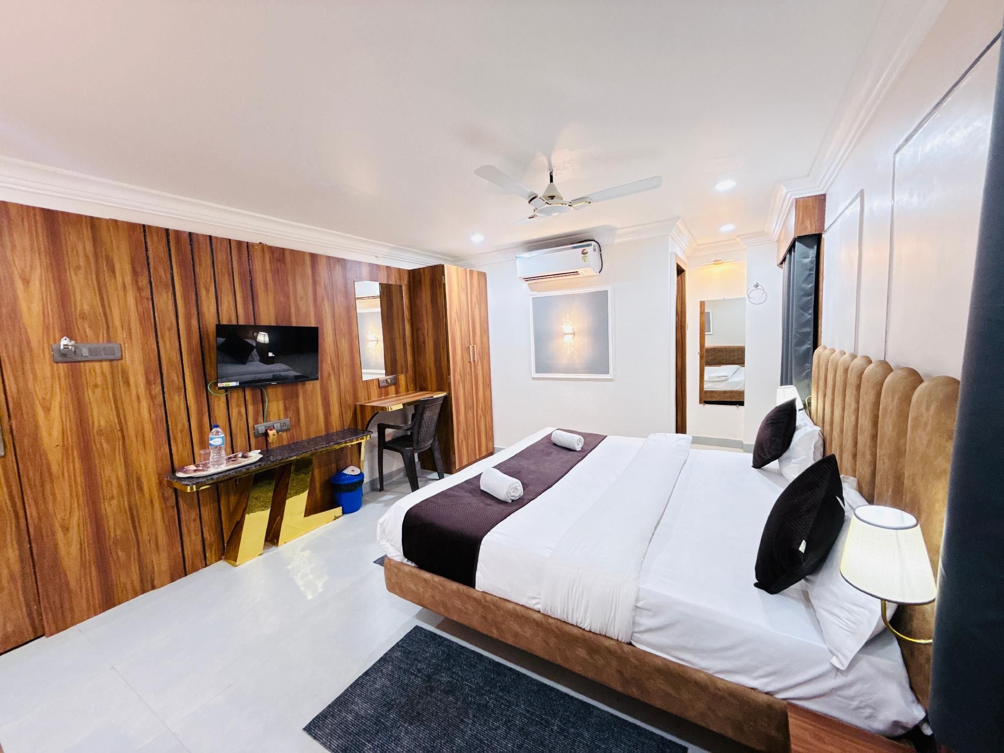 Hotel JK palace Deluxe Double Room