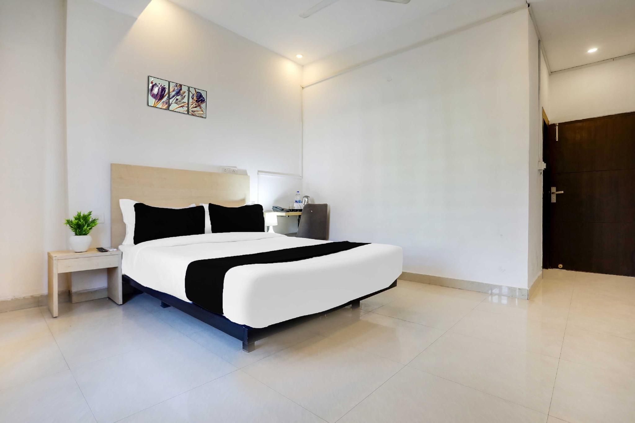 Hotel O Prayagraj Khusro Bagh Classic Triple Room 2