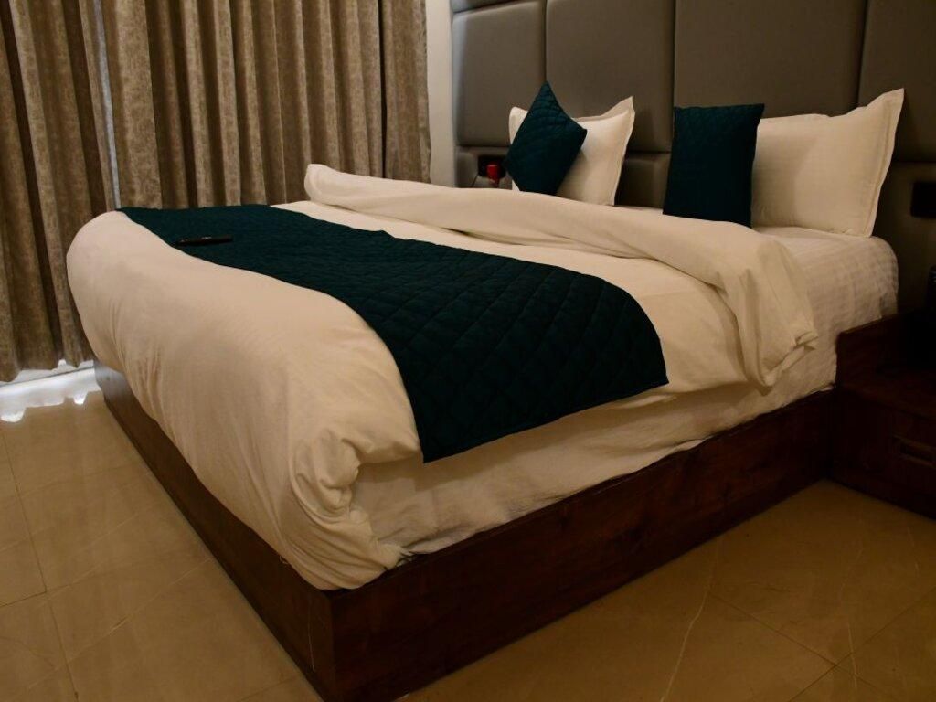 Hotel Red Flame Residency Classic 3