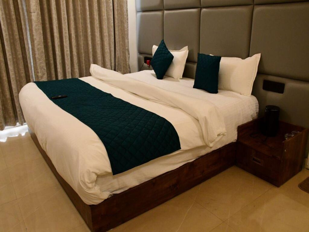 Hotel Red Flame Residency Classic