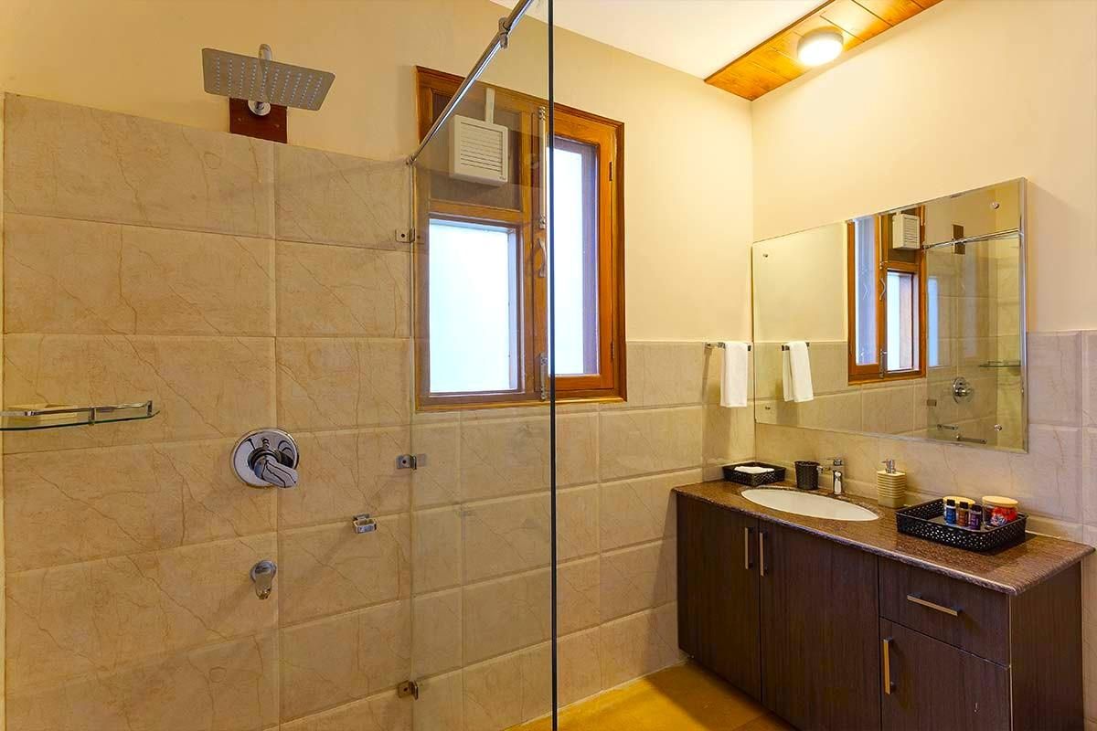 Juniper6 BR Mountain View Villa, Cook, Staff, Deck Six-Bedroom Villa 2