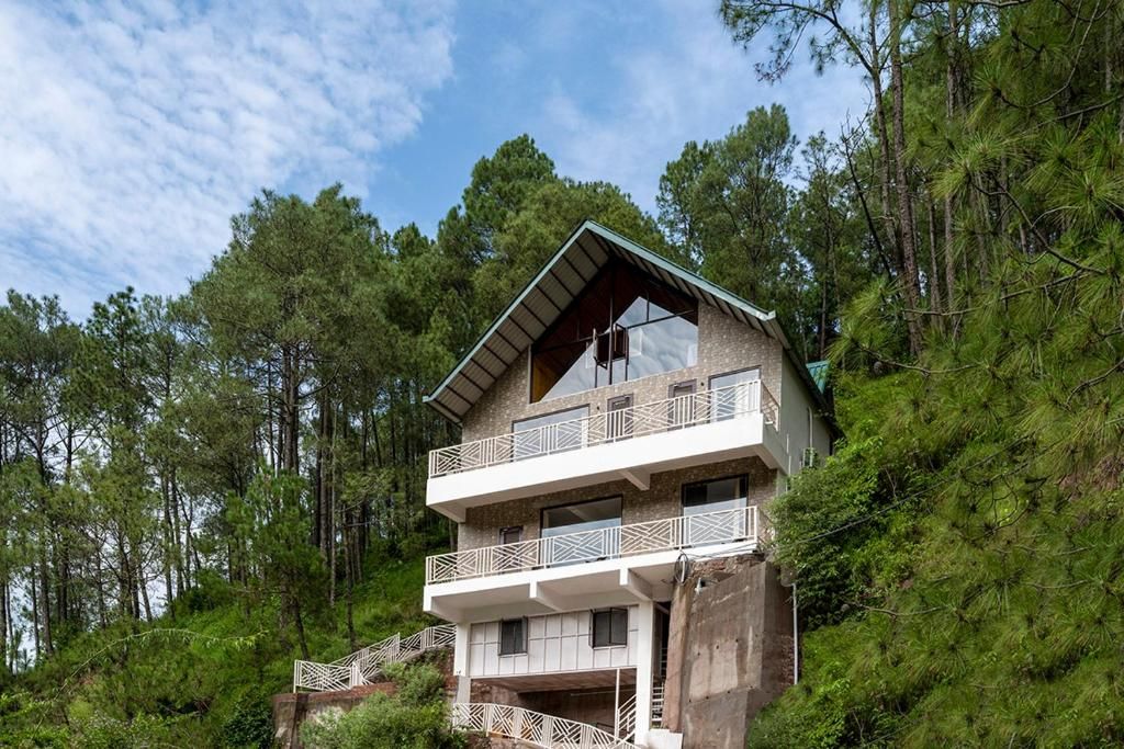 Spring Hills, 4BD Kasauli glass attic Villa, cook