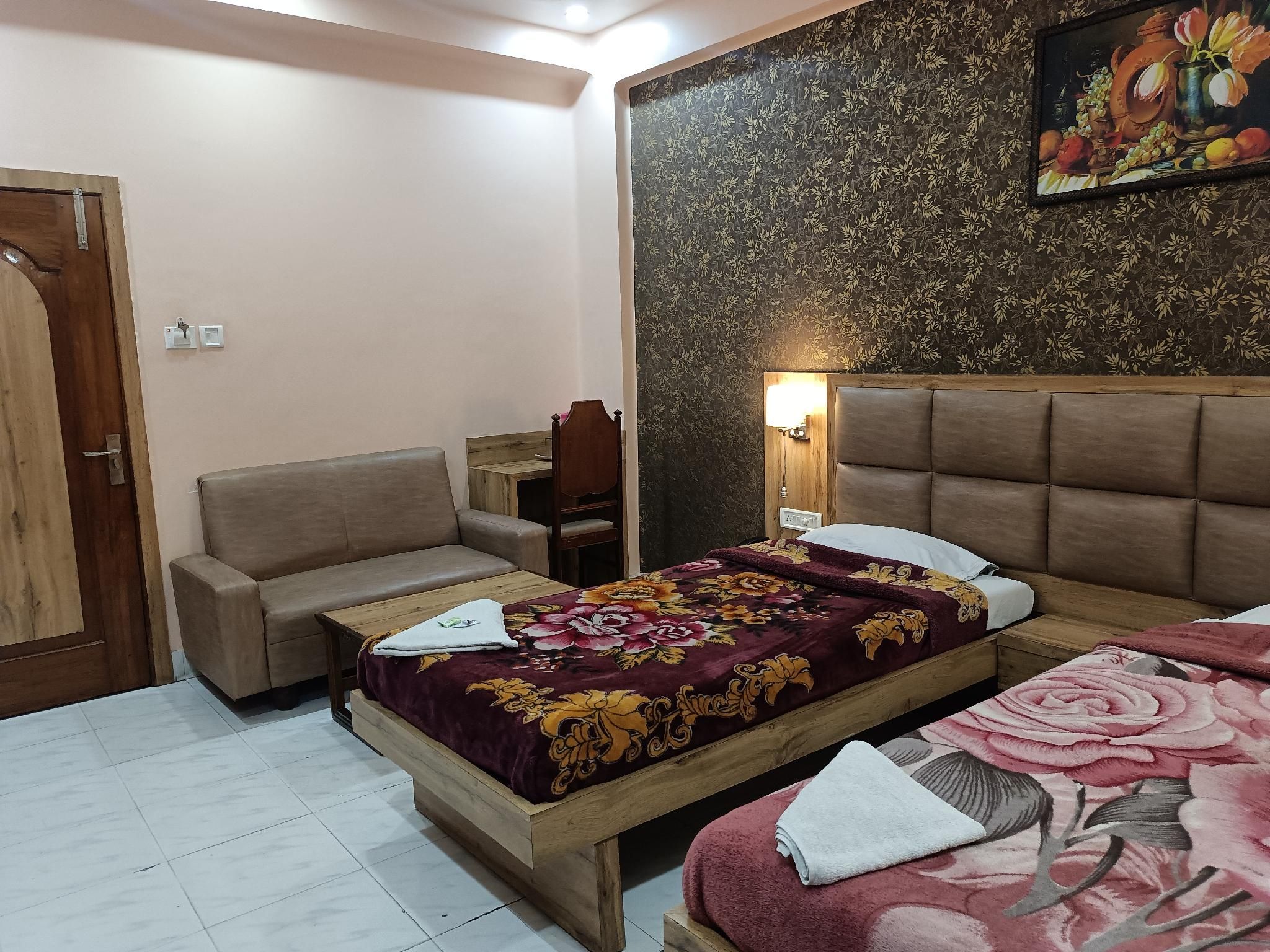 Deluxe Non- Air Conditioning Room