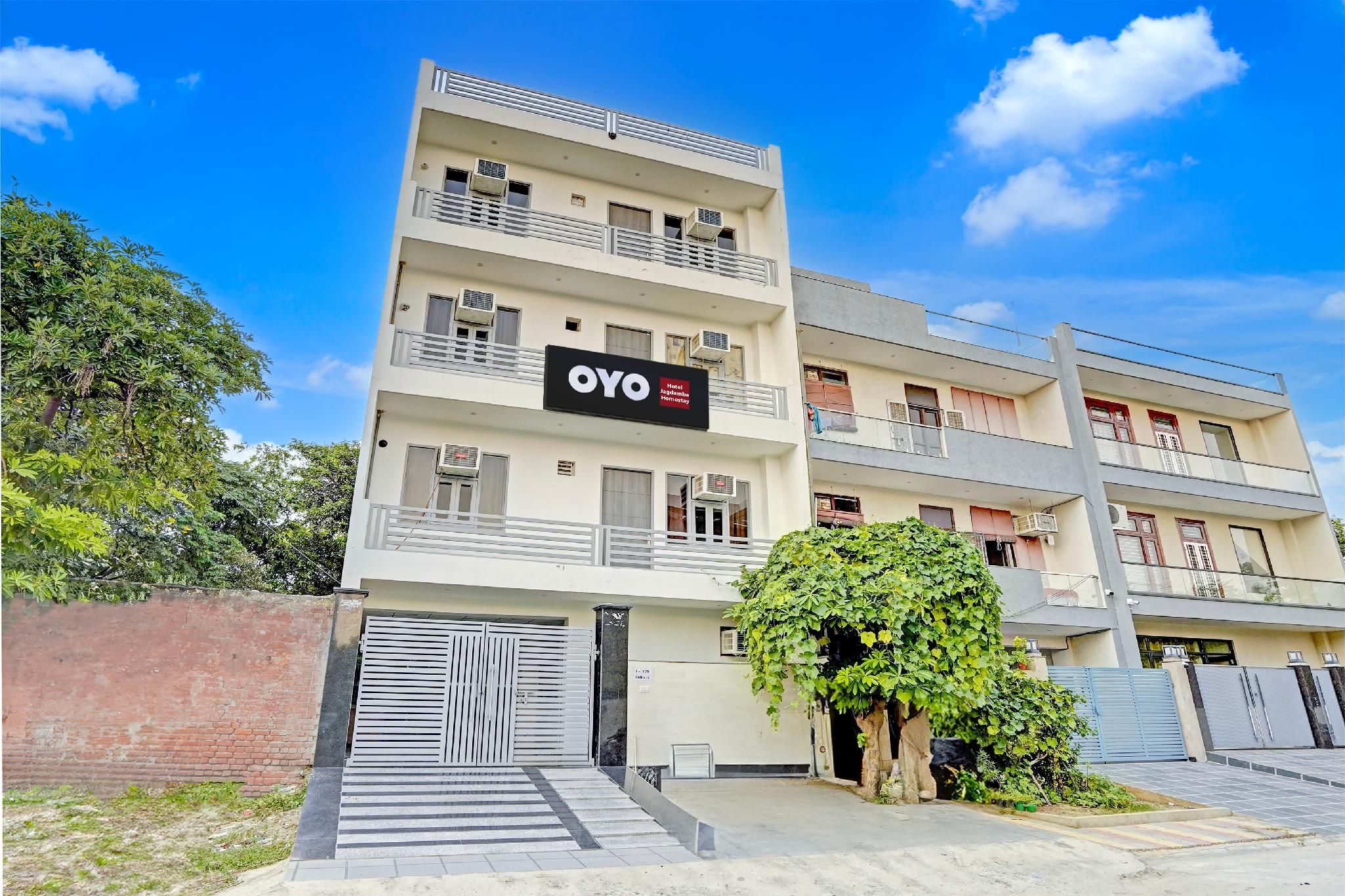 Super Hotel O Jagdamba Homestay Hotel & Guest House