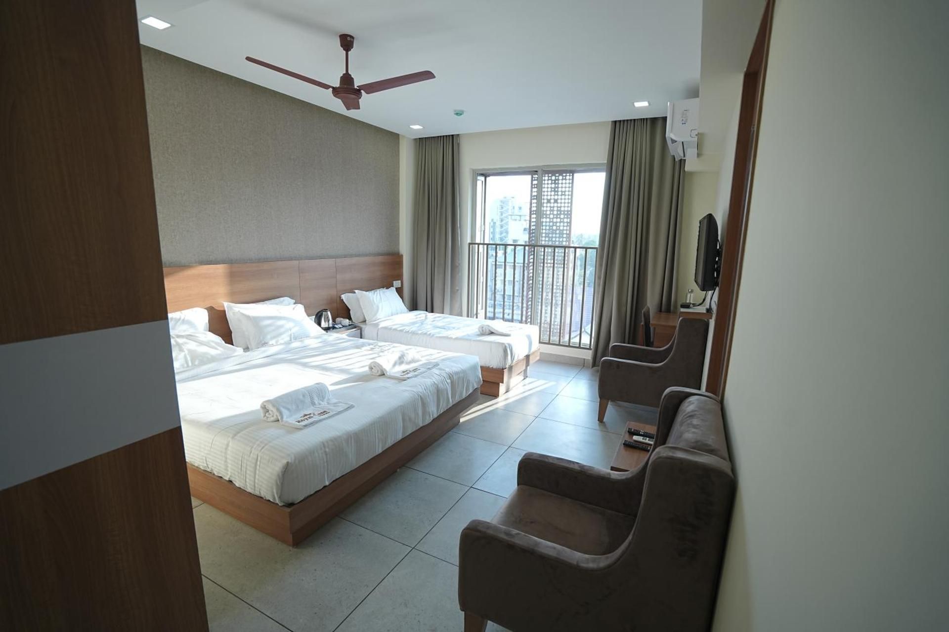 Royal Casa Cochin Deluxe Triple Room 2