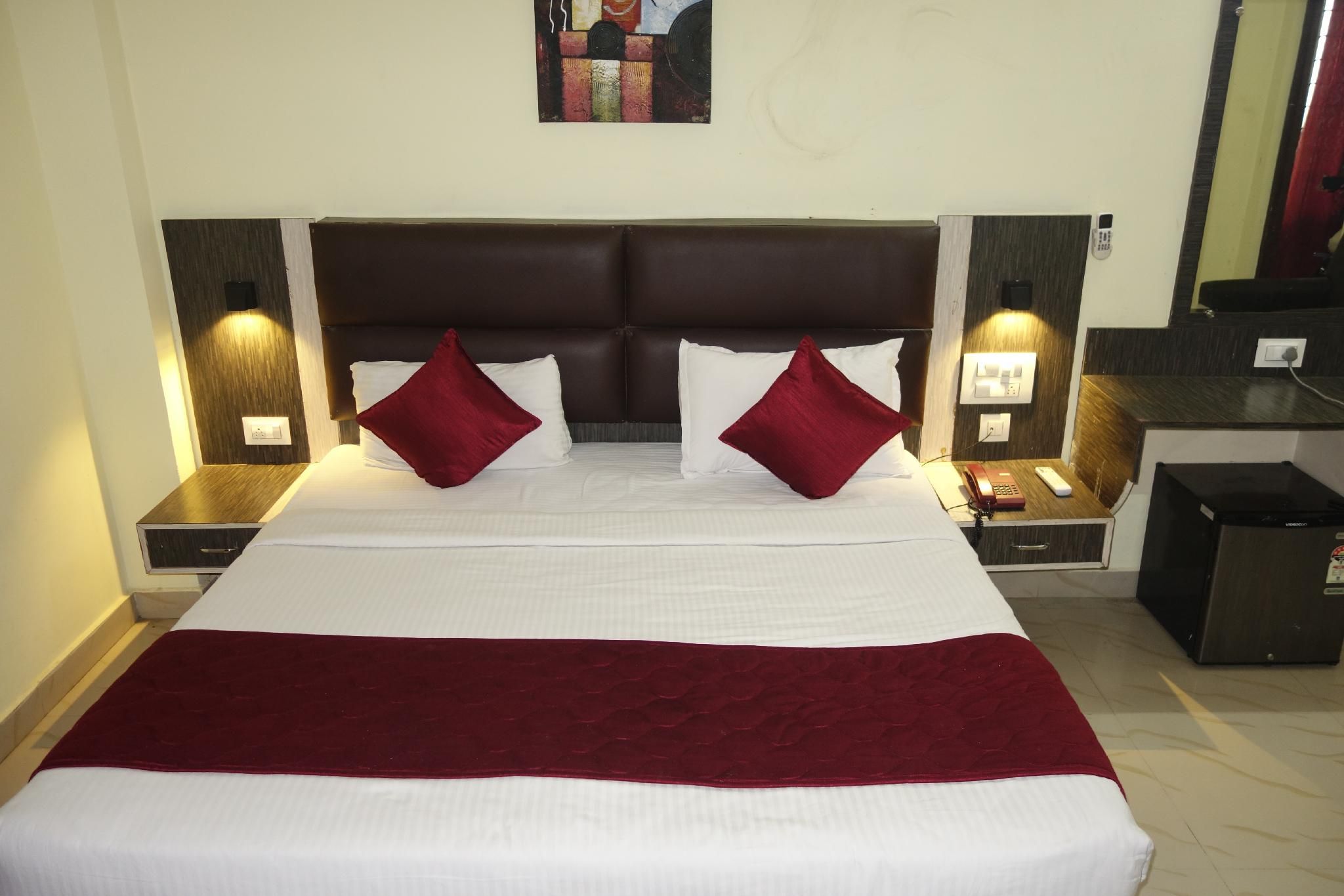 Hotel Vihas Inn Tirupati- Near Alipiri Junior Suite - 1 Double Bed and 1 Single Bed 3