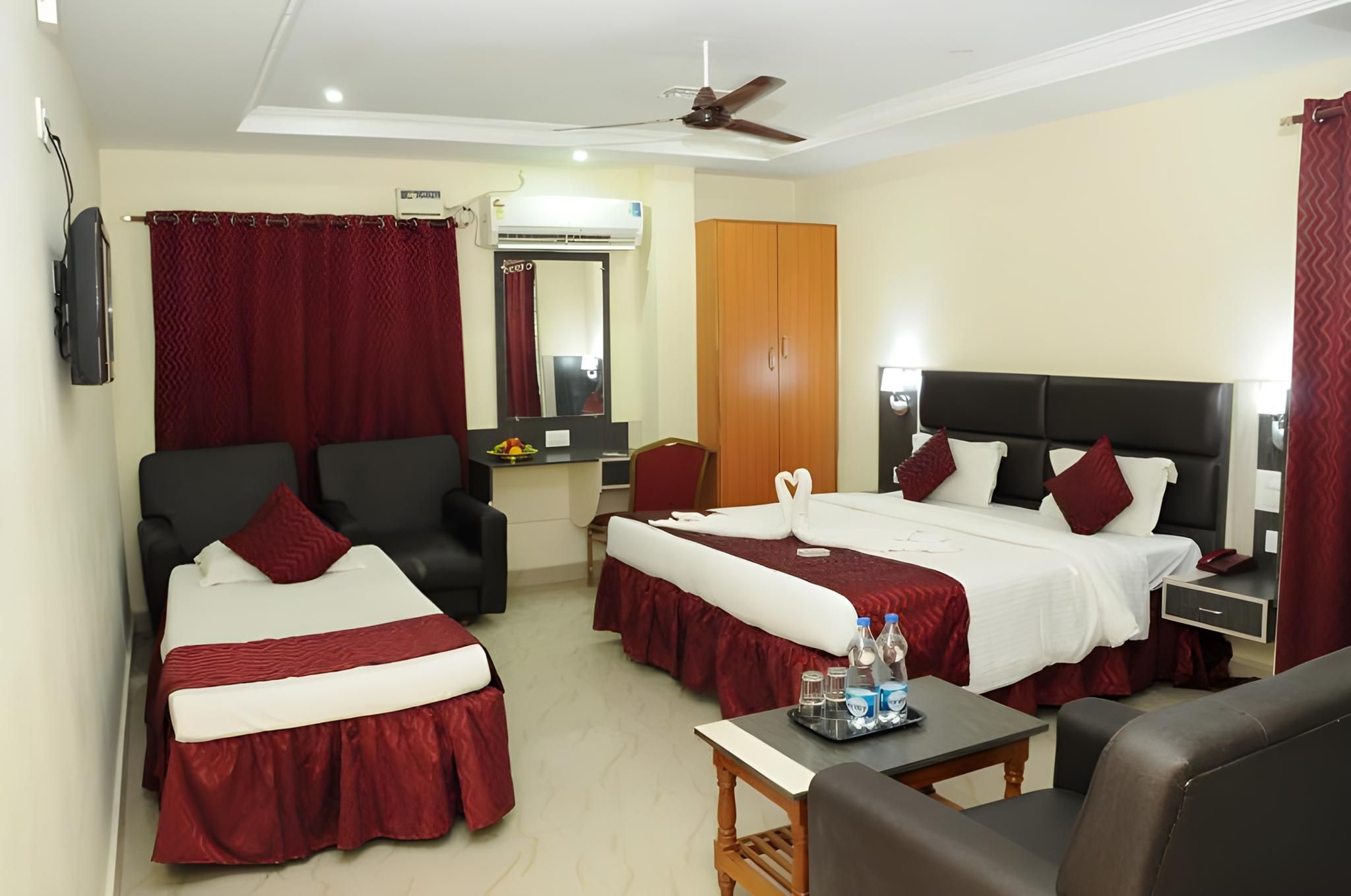 Hotel Vihas Inn Tirupati- Near Alipiri Junior Suite - 1 Double Bed and 1 Single Bed 2