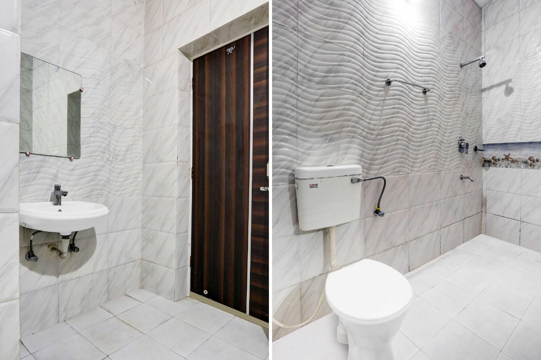 Collection O Shri Raghunath Temple Jammu Classic Triple Room 3