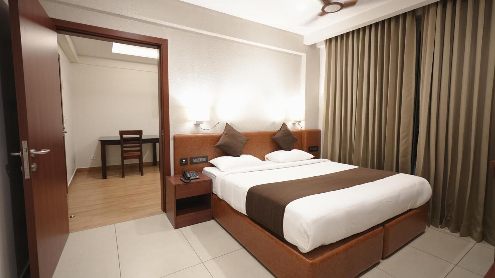 AS Suites Deluxe Double Room 2